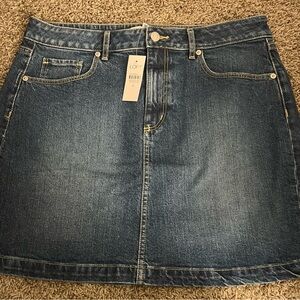 NWT Loft brand short Jean skirt women’s size 8